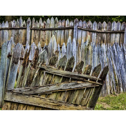 VA, Roanoke, Explore Park Sagging fence and gate